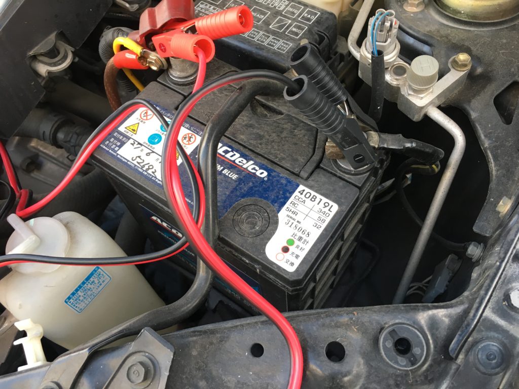 車のバッテリー充電